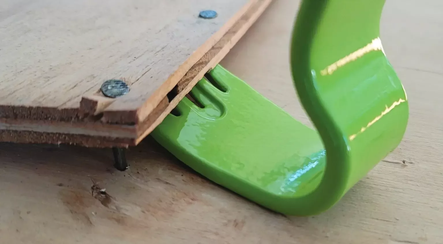 Why T-Rex Ripper is the Top Staple & Nail Extractor Tool